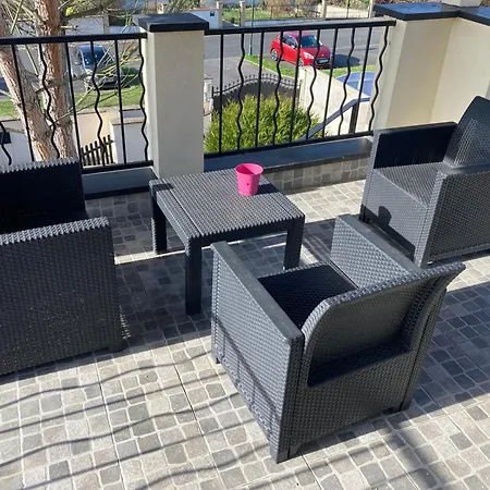 Triple Spacieuse Pour 3 Adultes Avec Terrasse Privee - Proche Disneyland Paris Homestay Mareuil-les-Meaux
